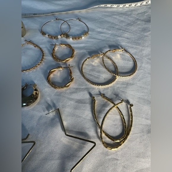 11 Pair of goldtone hoop earrings - Picture 6 of 7